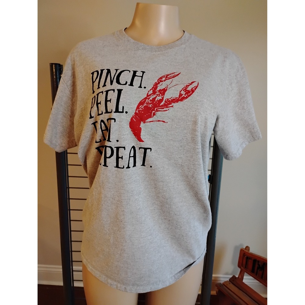 Gildan Pinch Peel Eat Repeat Crawfish Graphic T-Shirt Gray Mens Medium